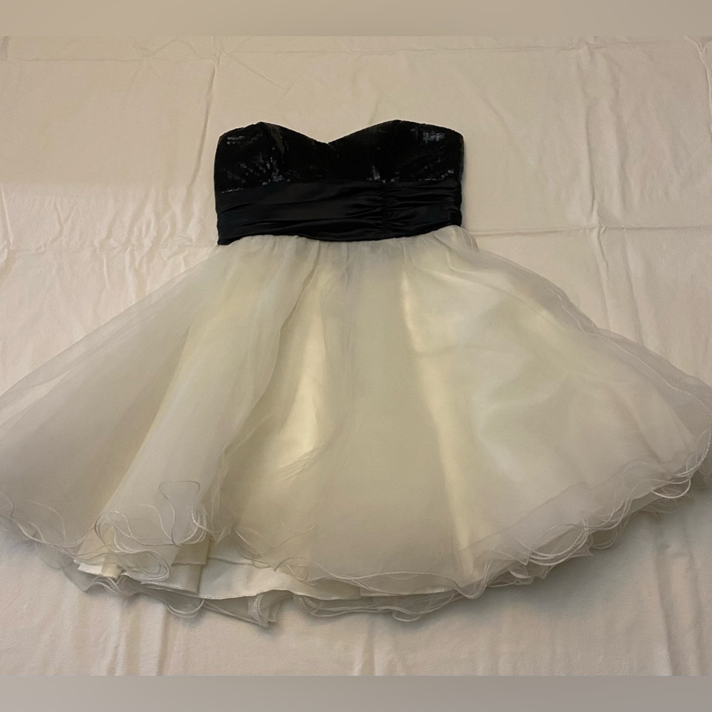 Beautiful dress! Worn only once!